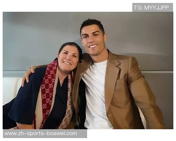 C罗获环足奖感言感谢妻子乔治娜台下微笑展幸福瞬间