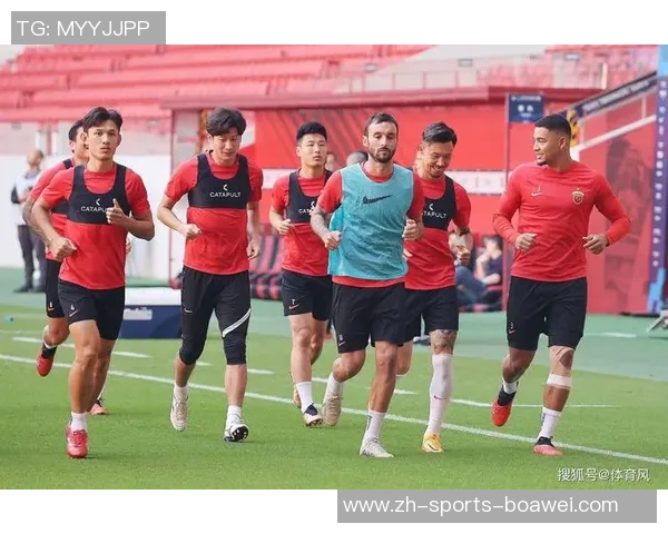 上海海港队昨晚重新集结开启为期三周的海外冬训拉练新征程